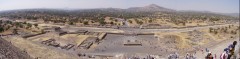 pan07 * Teotihuacan: Photo taken from the Pyramid of the Sun (you can see the Avenue of the Dead and the large number of tourists) * 2598 x 648 * (424KB)